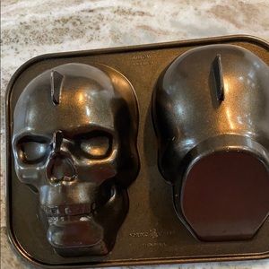 Skeleton cake pan
